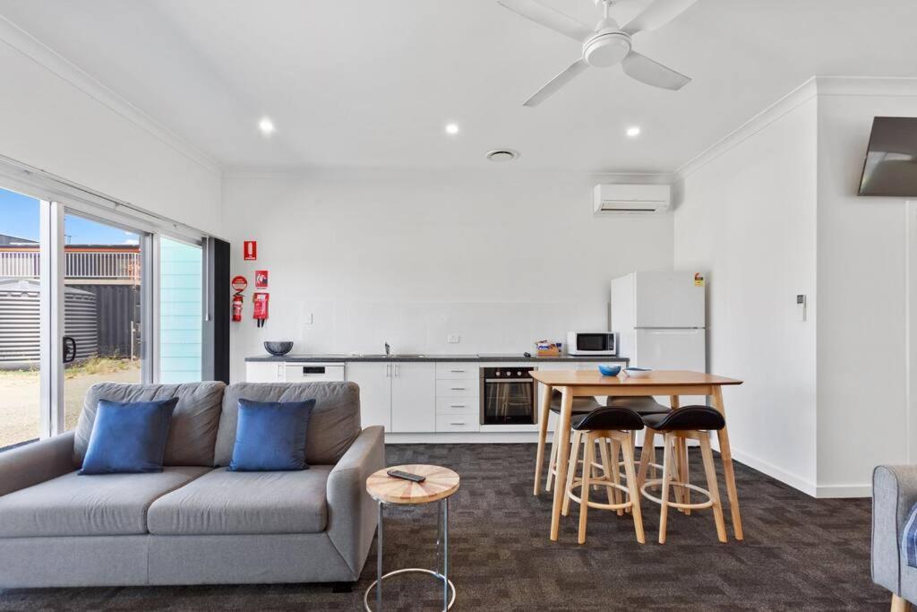 Port Lincoln Shark Apartment 6 Экстерьер фото